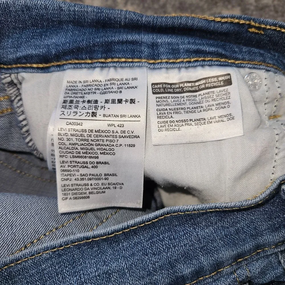Levi's Women's Classic Medium Blue Denim Mid-Rise Boyfriend Jeans Size 30